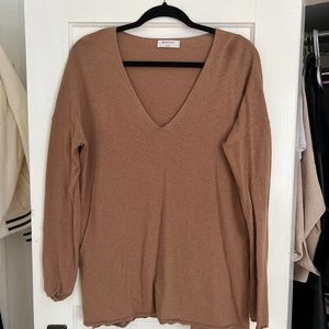 Babaton Aritzia V-Neck Lightweight Sweater